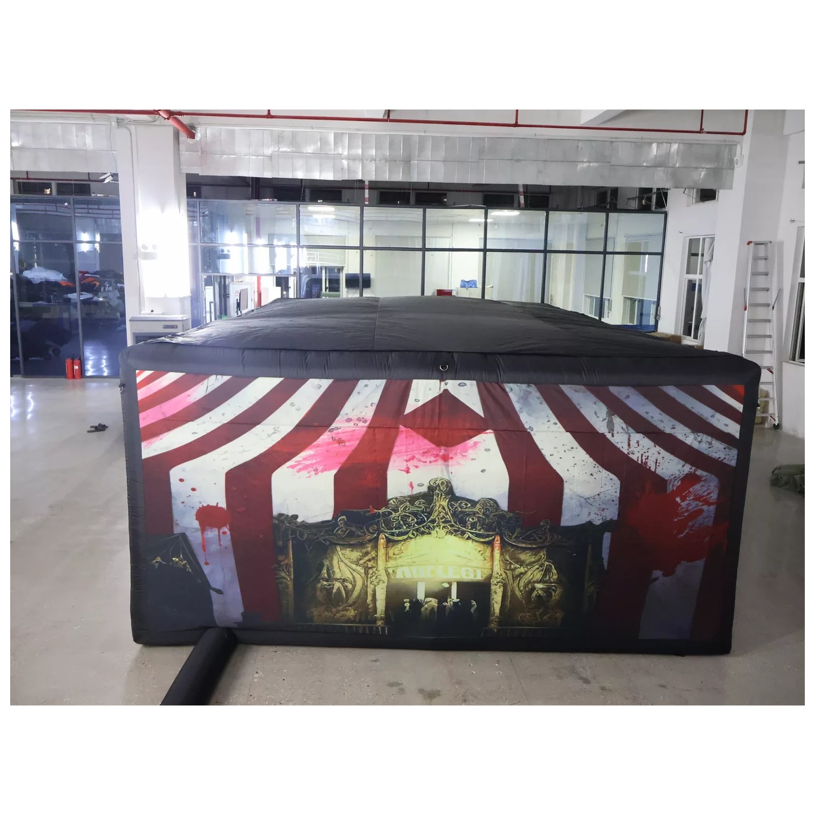 Large Haunted Circus Flat Roof - Kids Outdoor Party Venue recension och pris