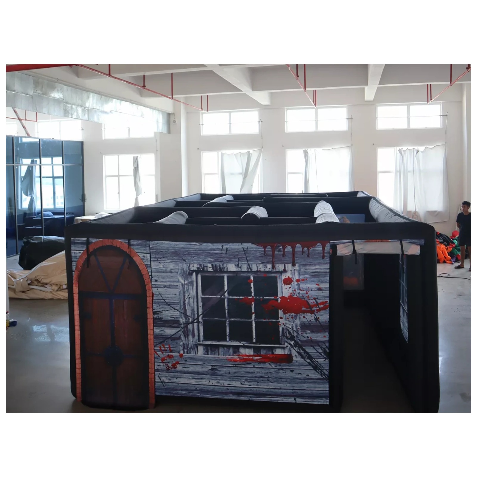 Large Haunted Circus Flat Roof - Kids Outdoor Party Venue recension och pris