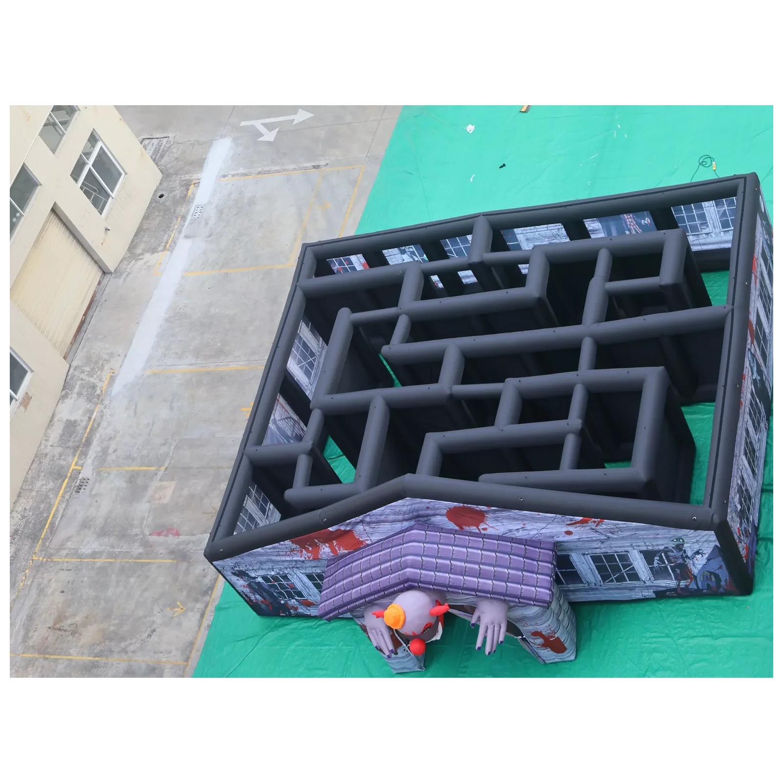 Large Gray Covered Inflatable  - Kids Outdoor Party Venue recension och pris