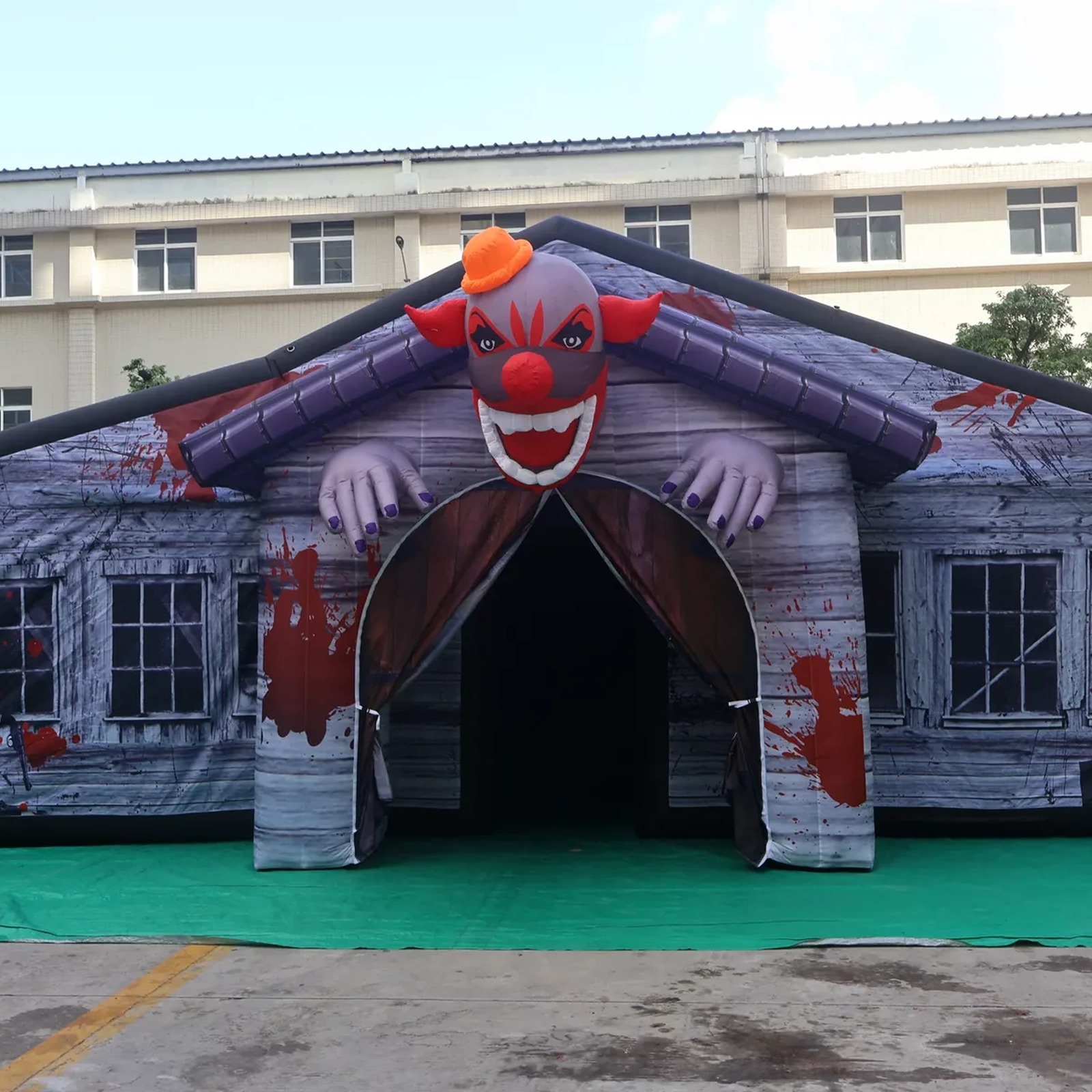 Large Gray Covered Inflatable  - Kids Outdoor Party Venue recension och pris
