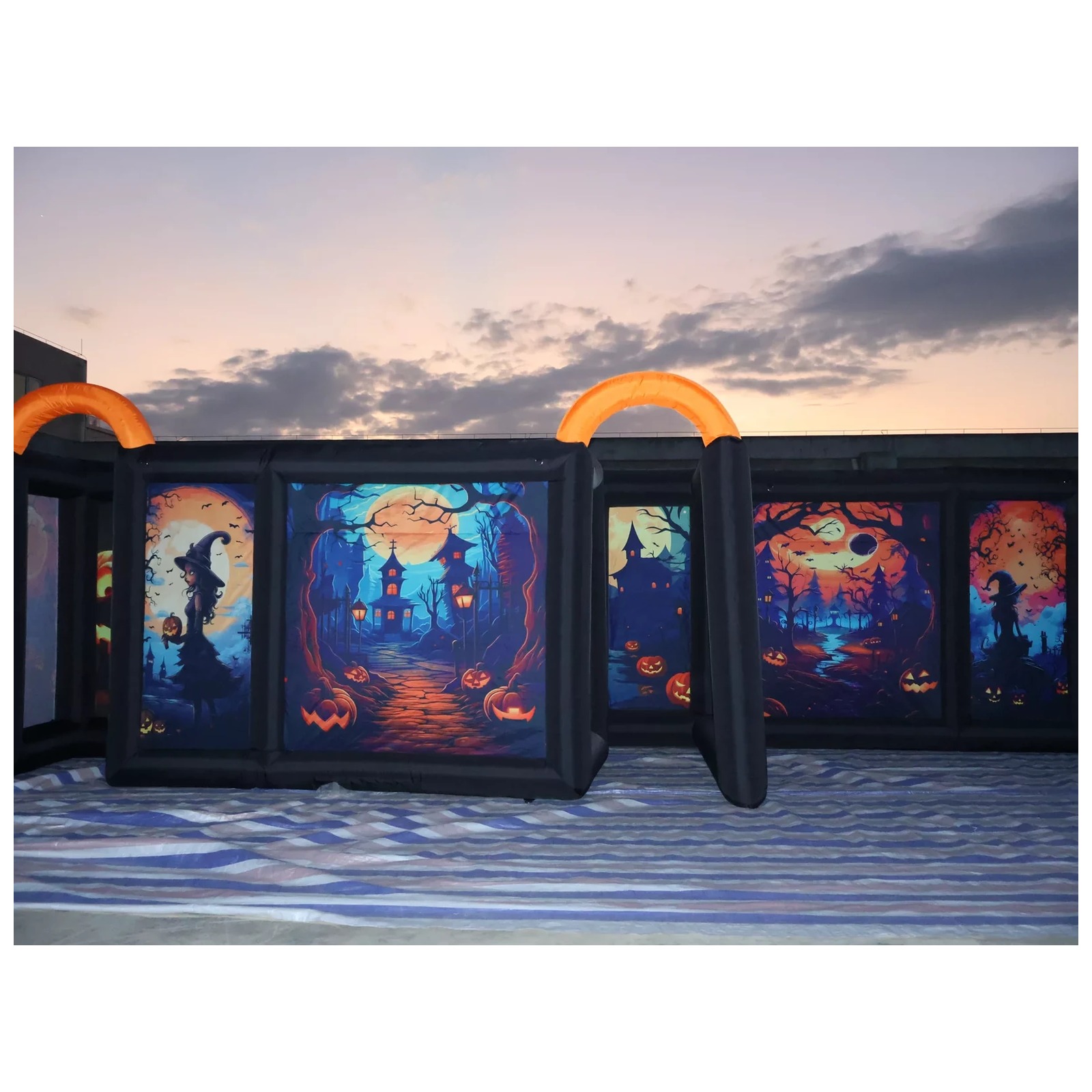 Large Dual Orange Arch Hallowe - Kids Outdoor Party Venue recension och pris