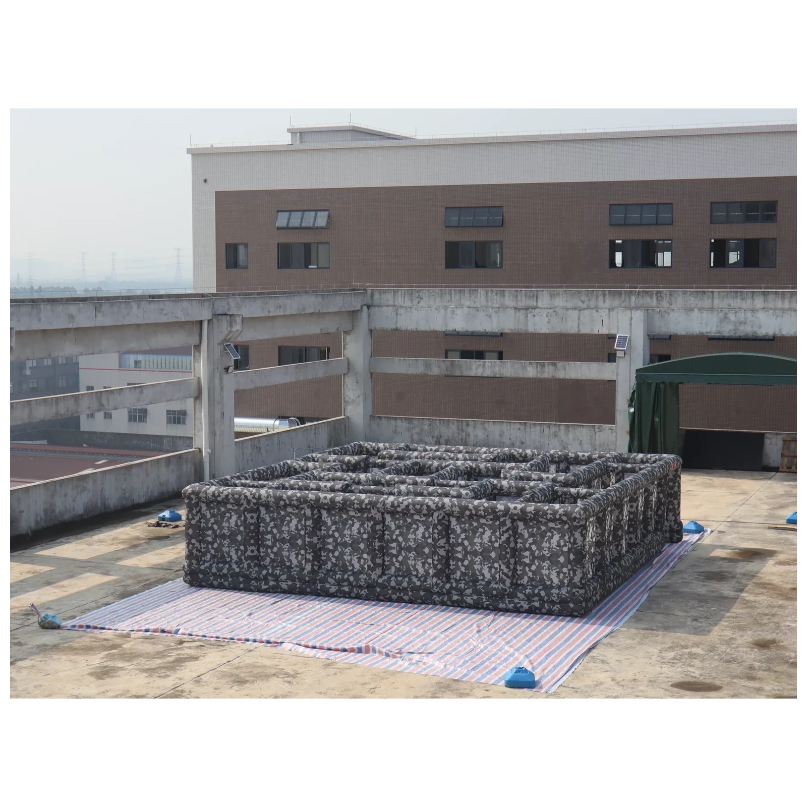 Large Gray Camouflage Open Inf - Kids Outdoor Party Venue recension och pris