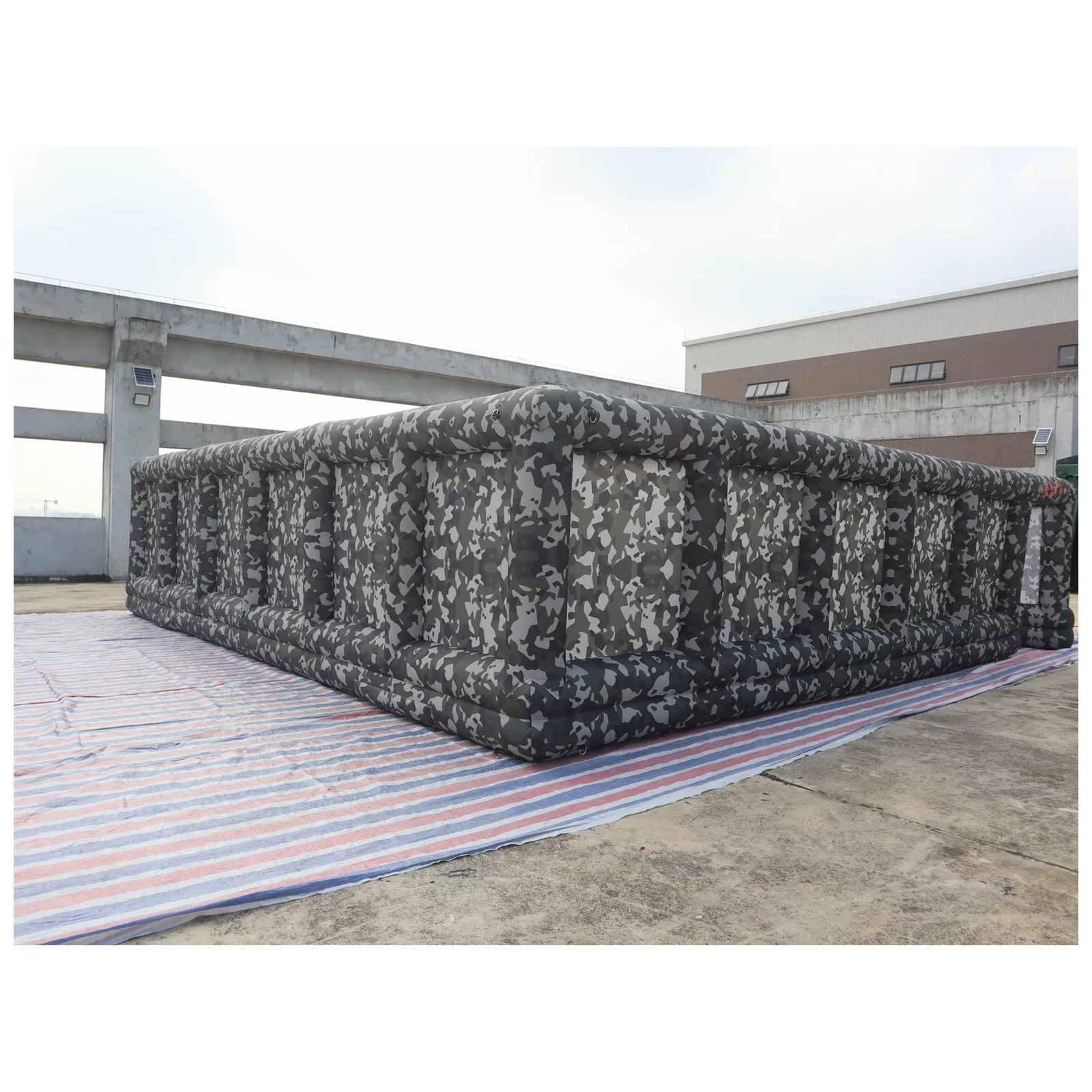 Large Gray Camouflage Open Inf - Kids Outdoor Party Venue recension och pris
